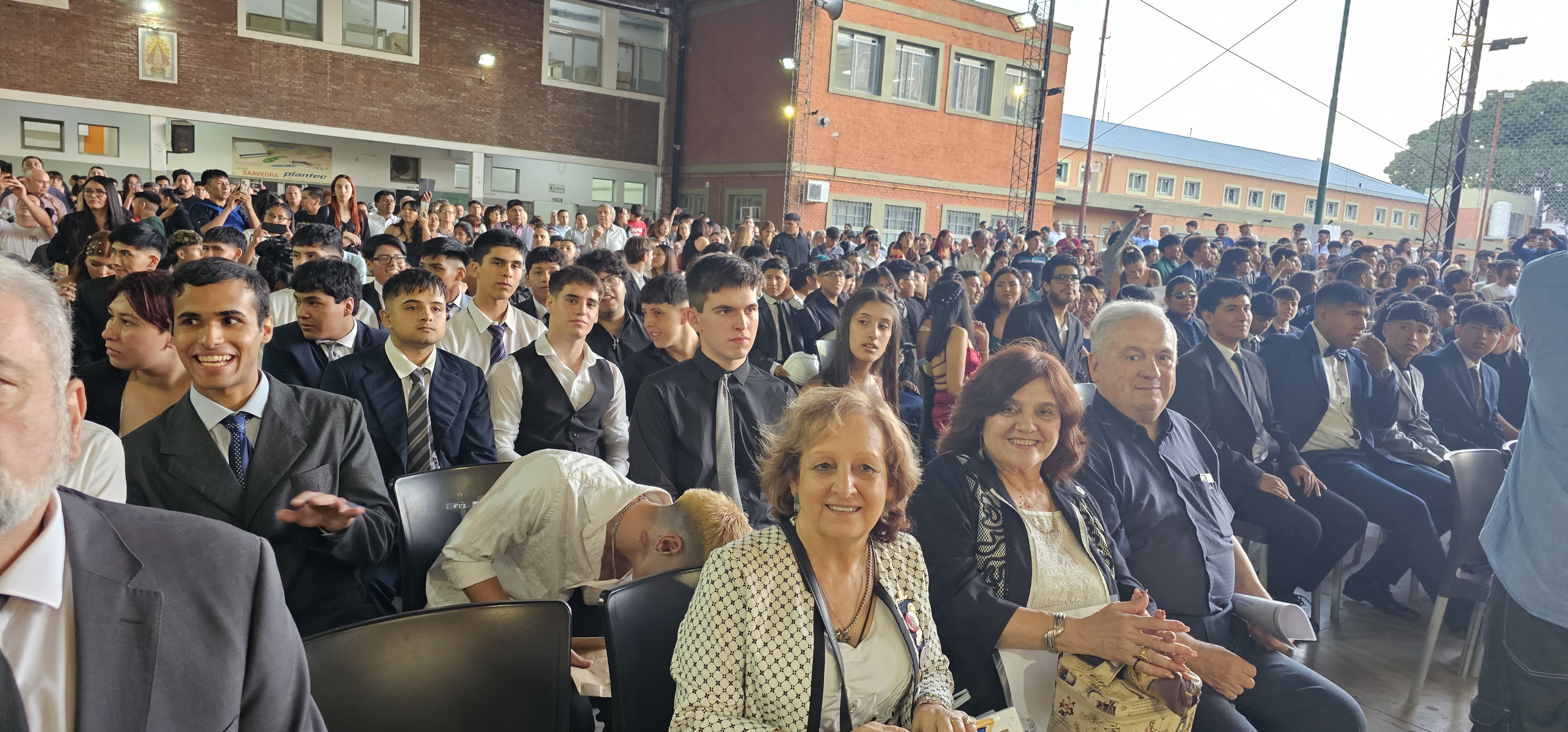 Reconocimiento a escuela técnica y a sus mejores promedios